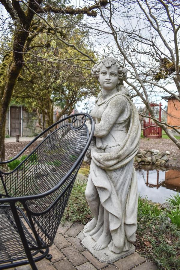 The Marie B & B Olympia Bagian luar foto
